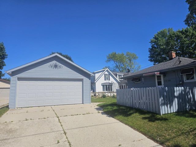 1714 Madison STREET, Manitowoc, WI 54220