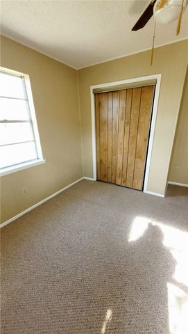 803 Avenue H, Sinton, TX 78387
