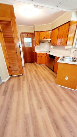 803 Avenue H, Sinton, TX 78387