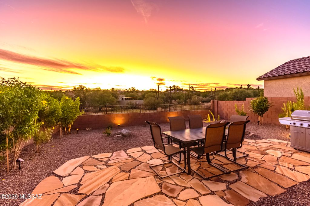 9239 N Peridot Vista Avenue, Tucson, AZ 85742