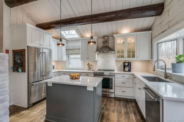 24 Forrest Drive, Lloyd Harbor, NY 11743