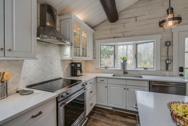 24 Forrest Drive, Lloyd Harbor, NY 11743