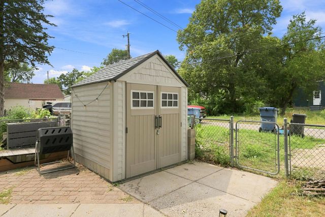 5243 Bryant Avenue N, Minneapolis, MN 55430