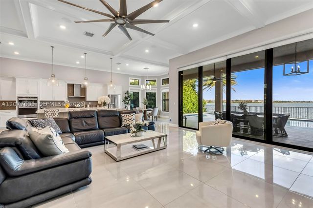 12570 N Parkland Bay Trl, Parkland, FL 33076