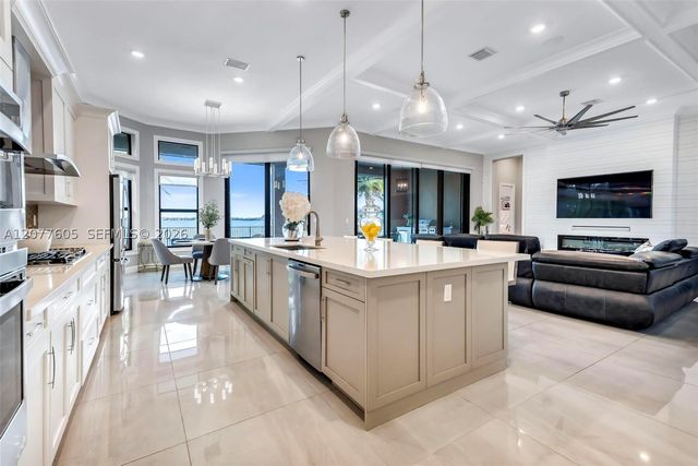 12570 N Parkland Bay Trl, Parkland, FL 33076
