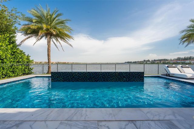 12570 N Parkland Bay Trl, Parkland, FL 33076