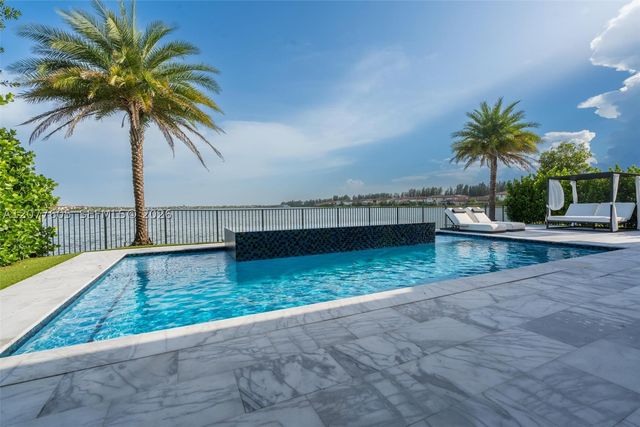 12570 N Parkland Bay Trl, Parkland, FL 33076