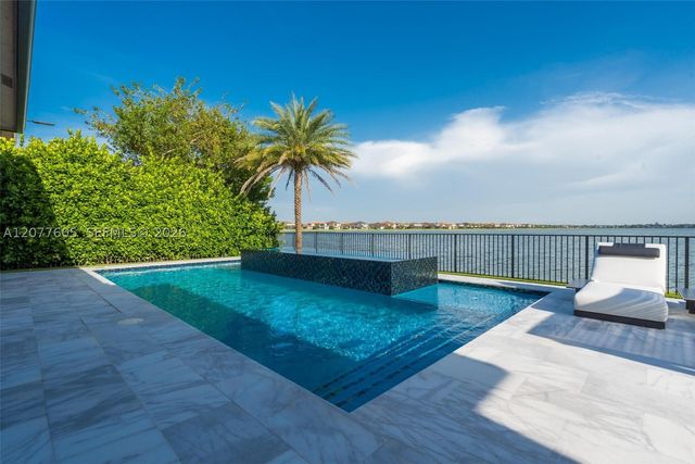 12570 N Parkland Bay Trl, Parkland, FL 33076