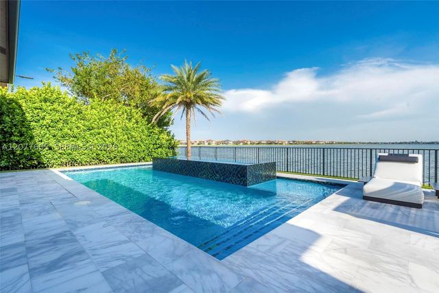 12570 N Parkland Bay Trl, Parkland, FL 33076