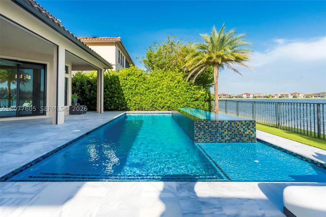 12570 N Parkland Bay Trl, Parkland, FL 33076