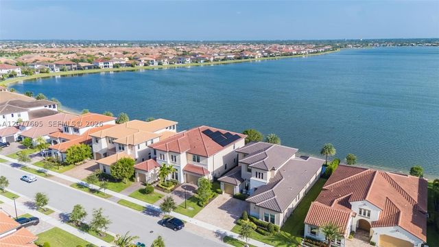 12570 N Parkland Bay Trl, Parkland, FL 33076