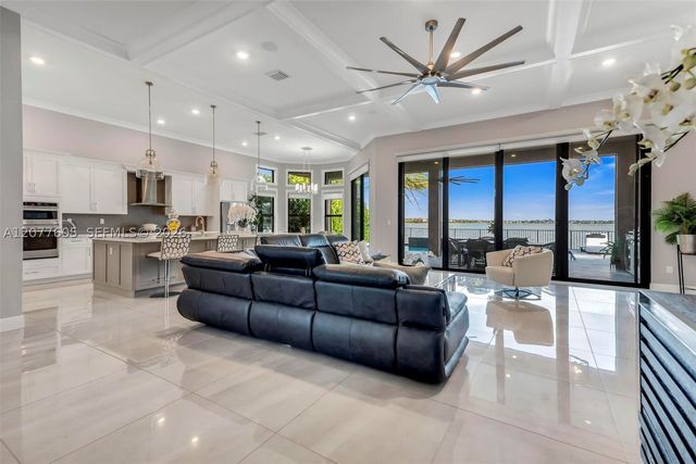 12570 N Parkland Bay Trl, Parkland, FL 33076