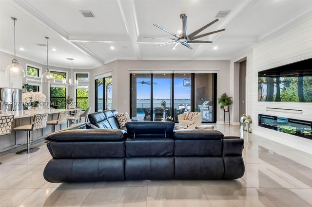 12570 N Parkland Bay Trl, Parkland, FL 33076