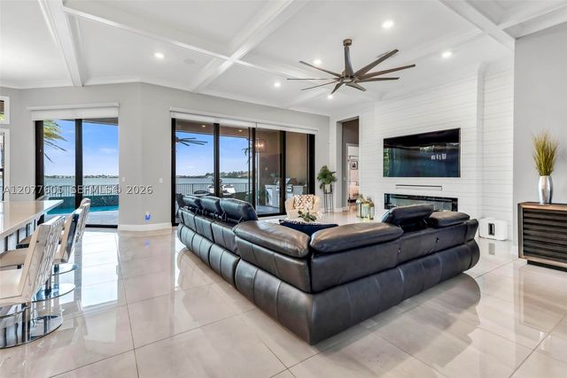12570 N Parkland Bay Trl, Parkland, FL 33076