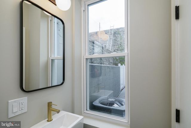 1129 S 12TH ST, Philadelphia, PA 19147