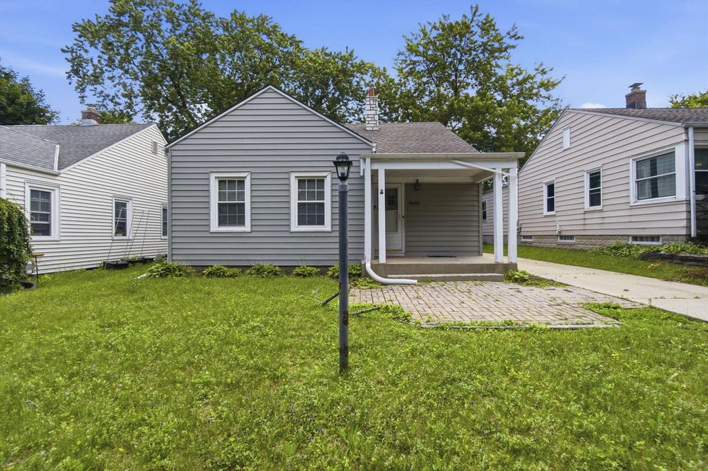 4640 N Woodruff AVENUE, Whitefish Bay, WI 53211
