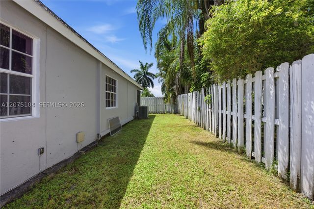 1181 SW 108th Ter, Davie, FL 33324