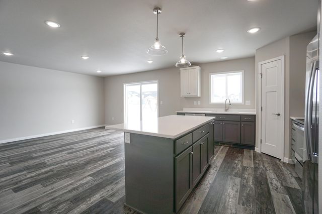 8068 Goldfinch Drive, Horace, ND 58047