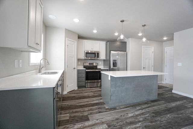 8068 Goldfinch Drive, Horace, ND 58047