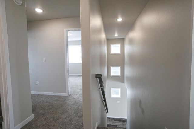 8068 Goldfinch Drive, Horace, ND 58047