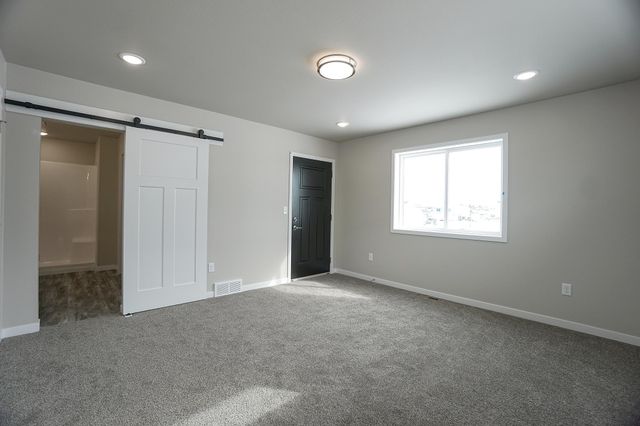 8068 Goldfinch Drive, Horace, ND 58047