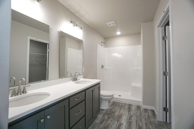 8068 Goldfinch Drive, Horace, ND 58047