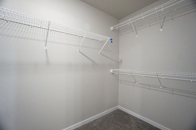 8068 Goldfinch Drive, Horace, ND 58047