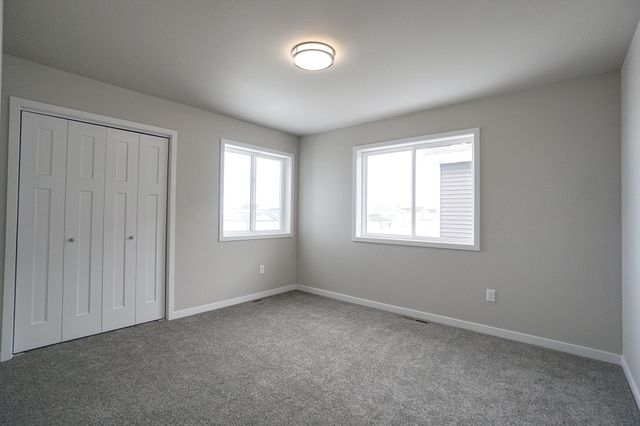 8068 Goldfinch Drive, Horace, ND 58047