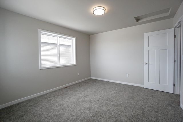 8068 Goldfinch Drive, Horace, ND 58047