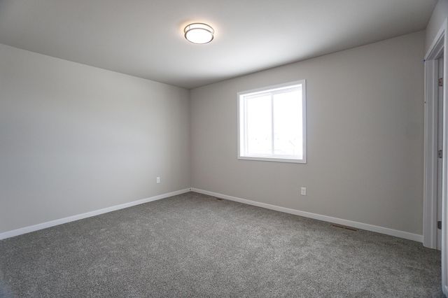 8068 Goldfinch Drive, Horace, ND 58047