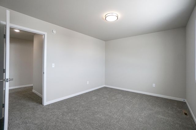 8068 Goldfinch Drive, Horace, ND 58047