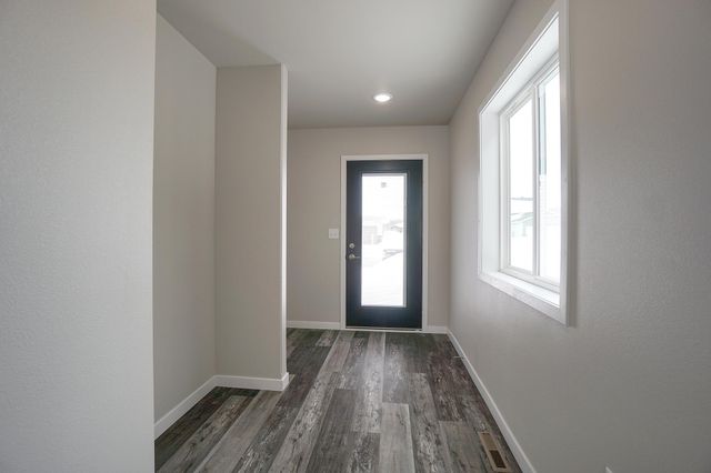 8068 Goldfinch Drive, Horace, ND 58047