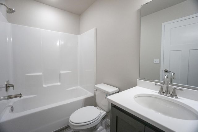 8068 Goldfinch Drive, Horace, ND 58047