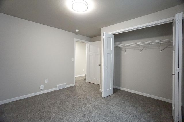 8068 Goldfinch Drive, Horace, ND 58047