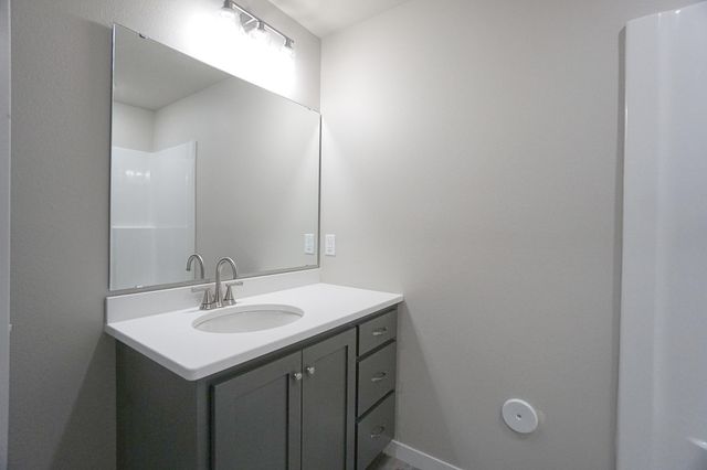 8068 Goldfinch Drive, Horace, ND 58047