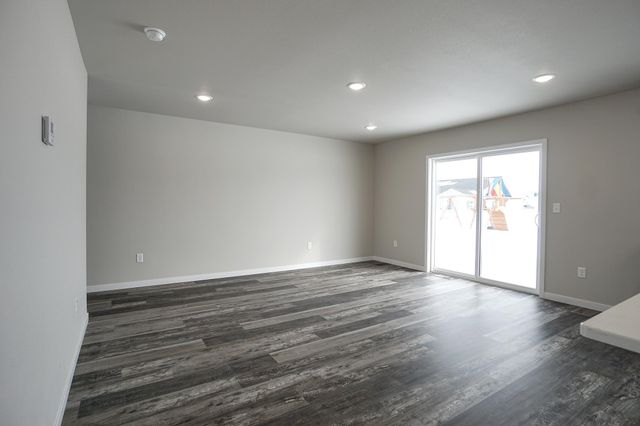 8068 Goldfinch Drive, Horace, ND 58047