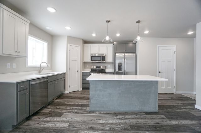 8068 Goldfinch Drive, Horace, ND 58047