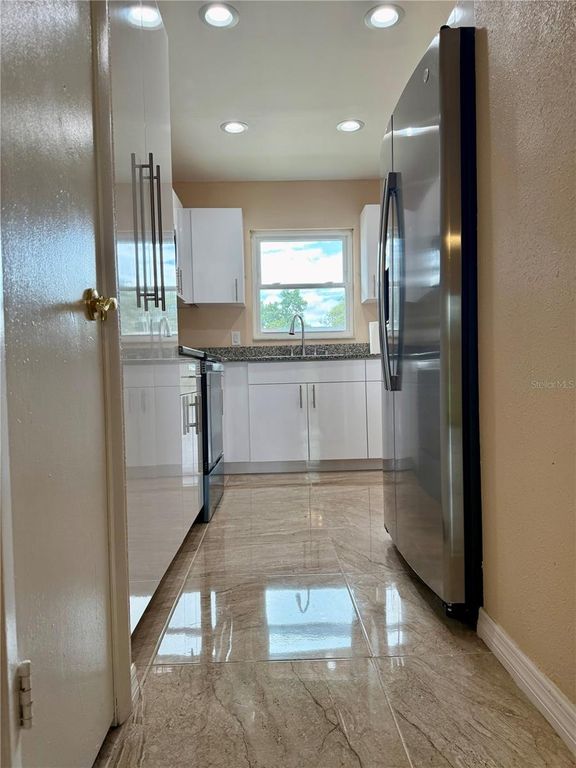 Image 3 of property listing at 6905 LONGMEADE LANE, Orlando, FL 32822