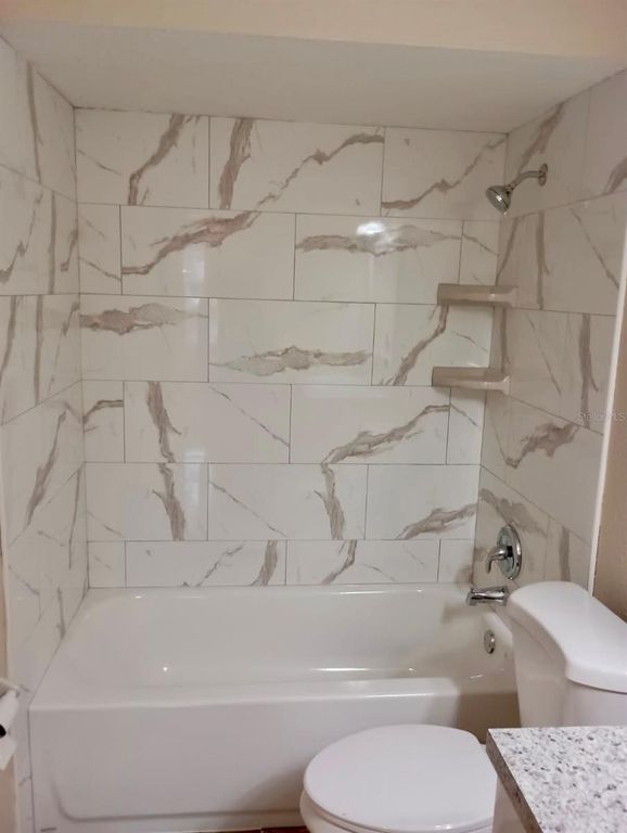 Image 6 of property listing at 6905 LONGMEADE LANE, Orlando, FL 32822