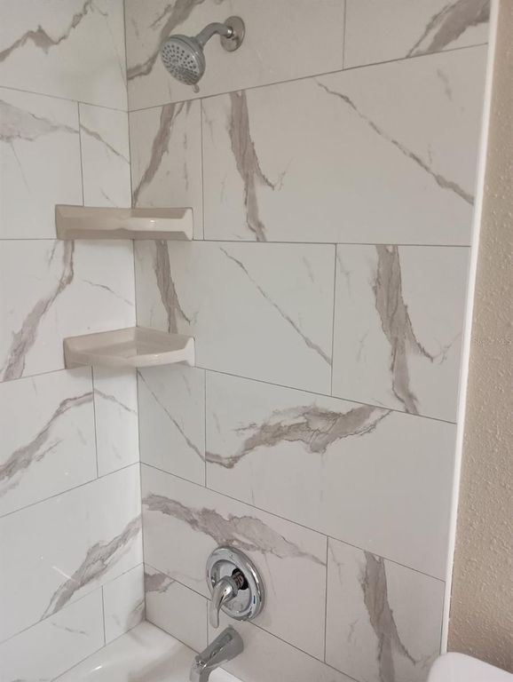 Image 7 of property listing at 6905 LONGMEADE LANE, Orlando, FL 32822