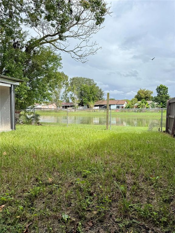 Image 10 of property listing at 6905 LONGMEADE LANE, Orlando, FL 32822