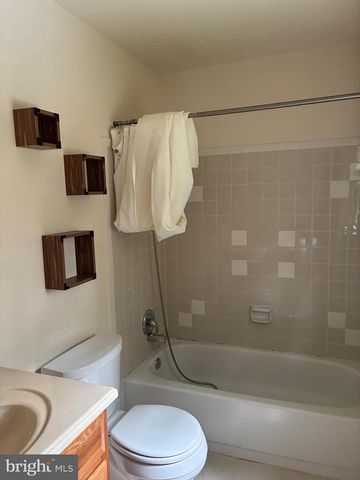 11907 FALLEN HOLLY CT, Great Falls, VA 22066
