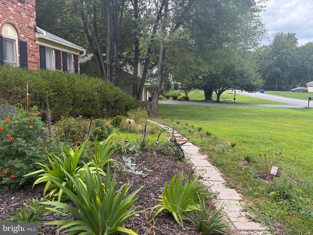 11907 FALLEN HOLLY CT, Great Falls, VA 22066