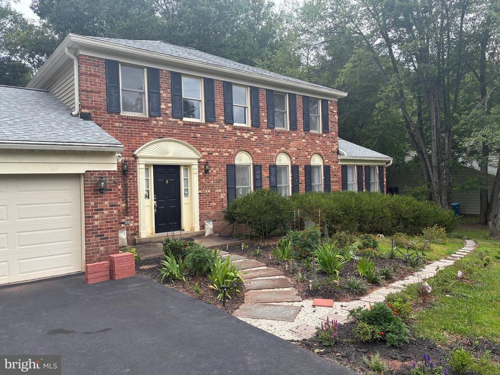 11907 FALLEN HOLLY CT, Great Falls, VA 22066