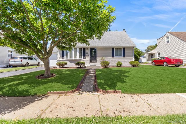 906 Stratford Drive, East Meadow, NY 11554