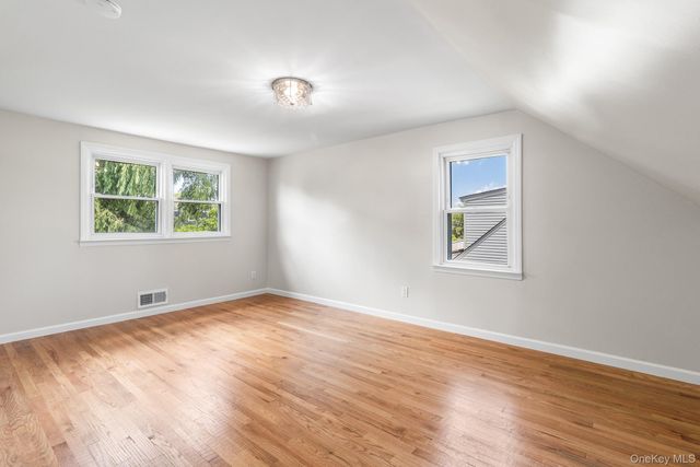 906 Stratford Drive, East Meadow, NY 11554