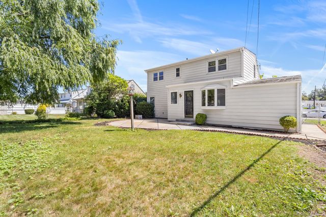 906 Stratford Drive, East Meadow, NY 11554