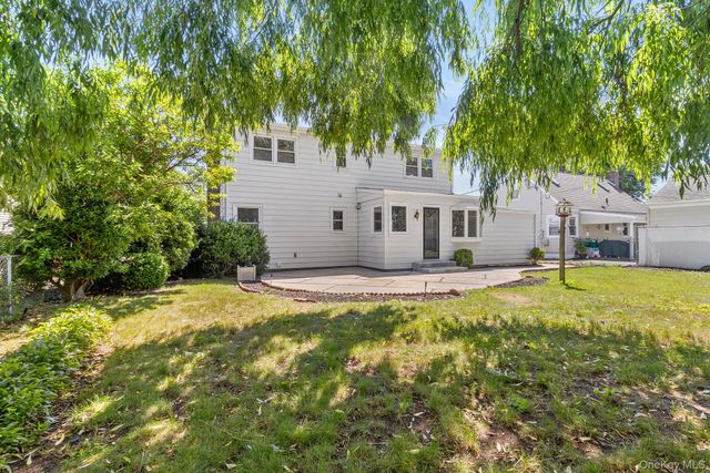 906 Stratford Drive, East Meadow, NY 11554