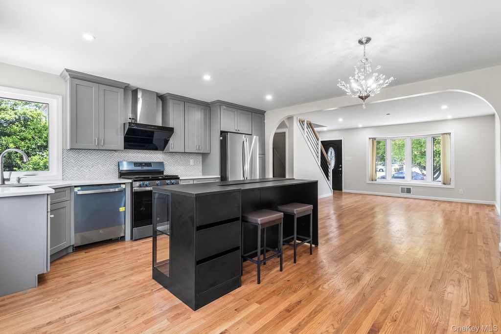 906 Stratford Drive, East Meadow, NY 11554