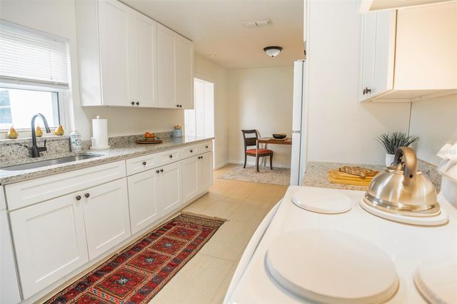 121 LEON AVENUE, Deland, FL 32720